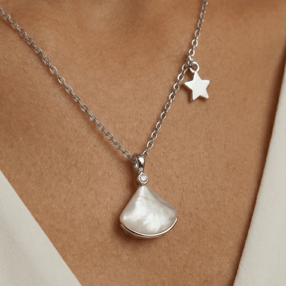 Isadora Pearl Glow Silver Necklace