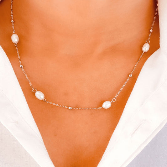 Silver Elegant Pearl necklace